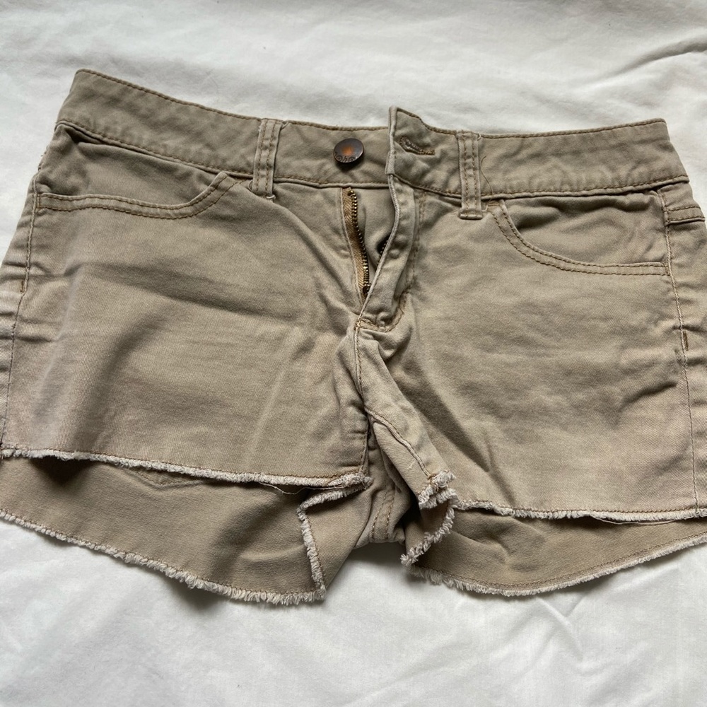 Low-rise tan khaki shorts
